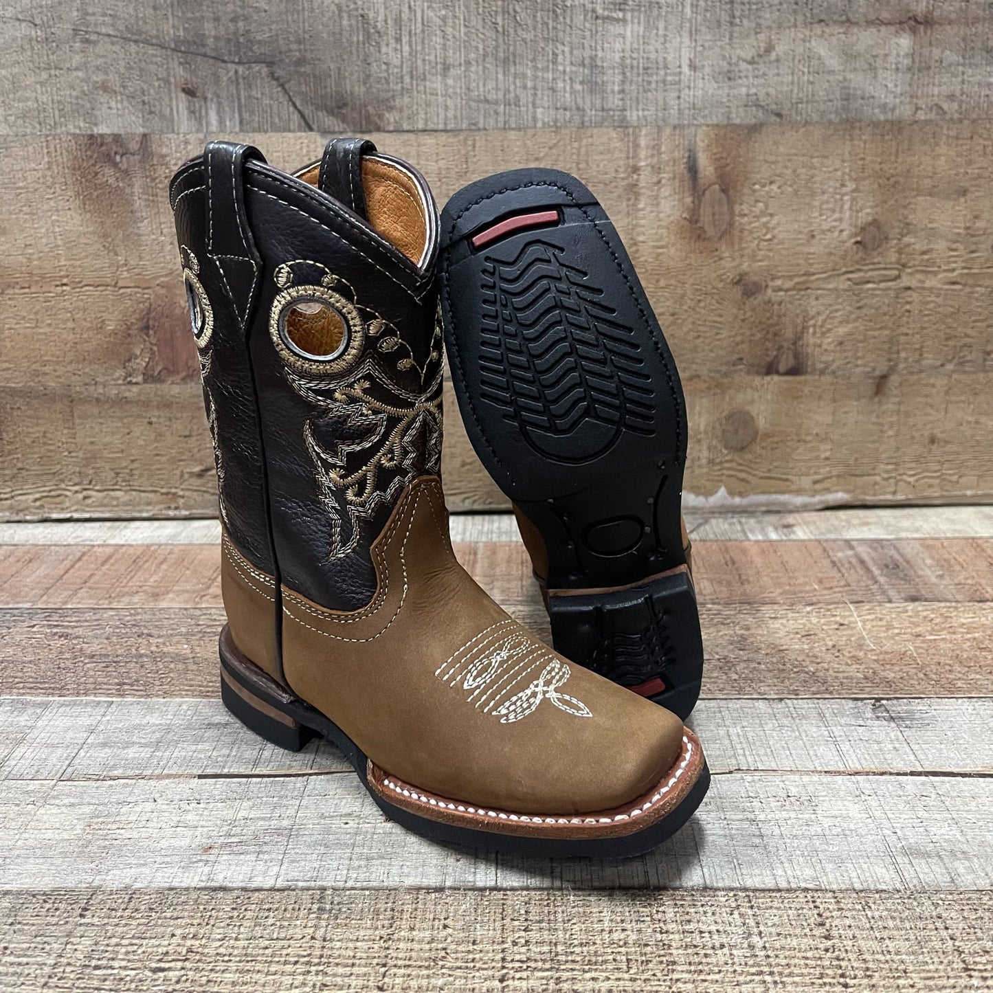 Botas vaqueras de rodeo para niño, precio estimado: 550