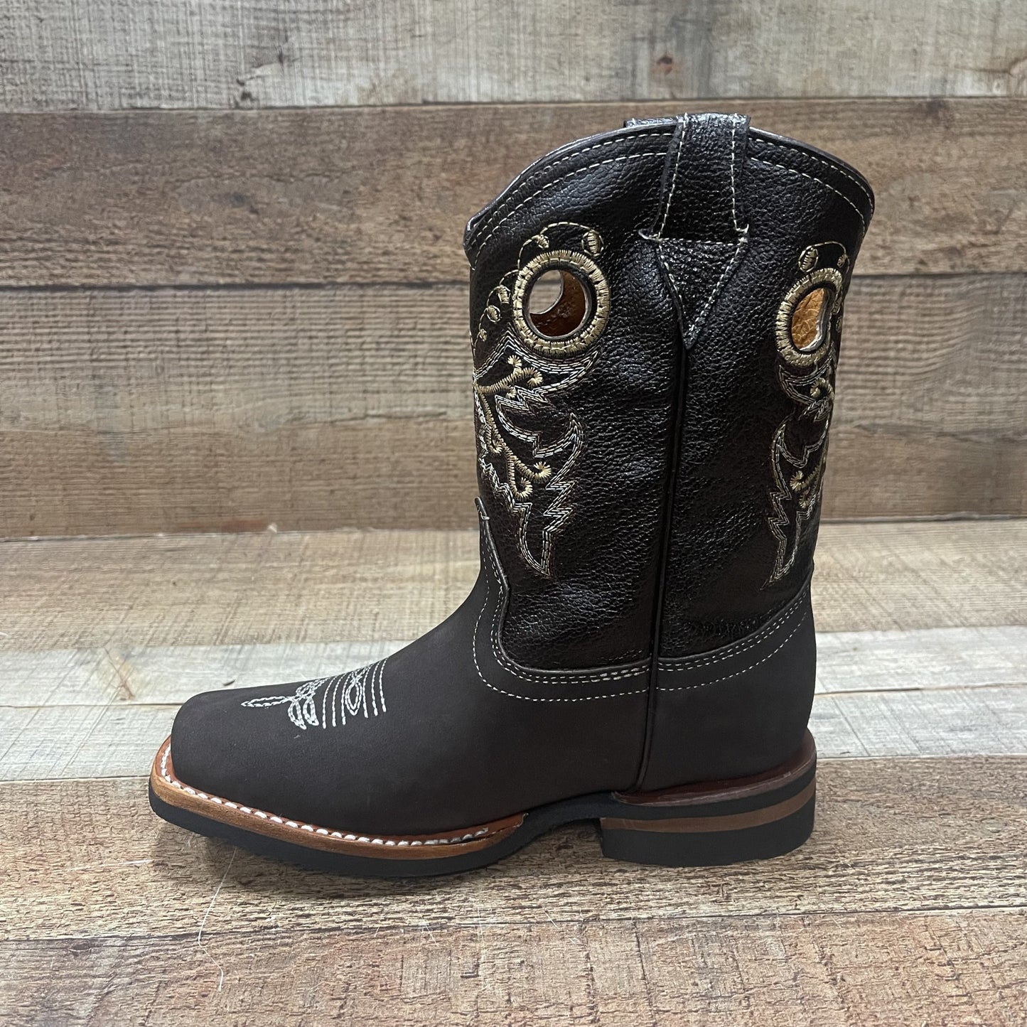 Botas vaqueras de rodeo para niño, precio estimado: 550