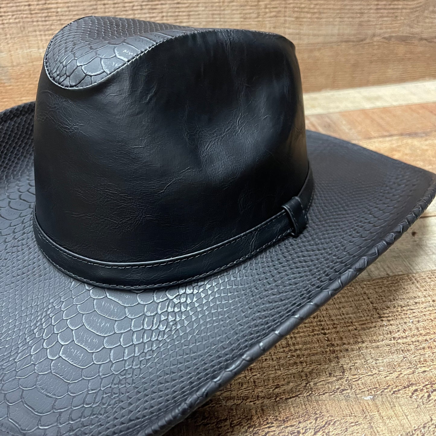 Rodeo Western Cowboy Cowgirl Wide Brim Leather-like Finish Hat Python Details