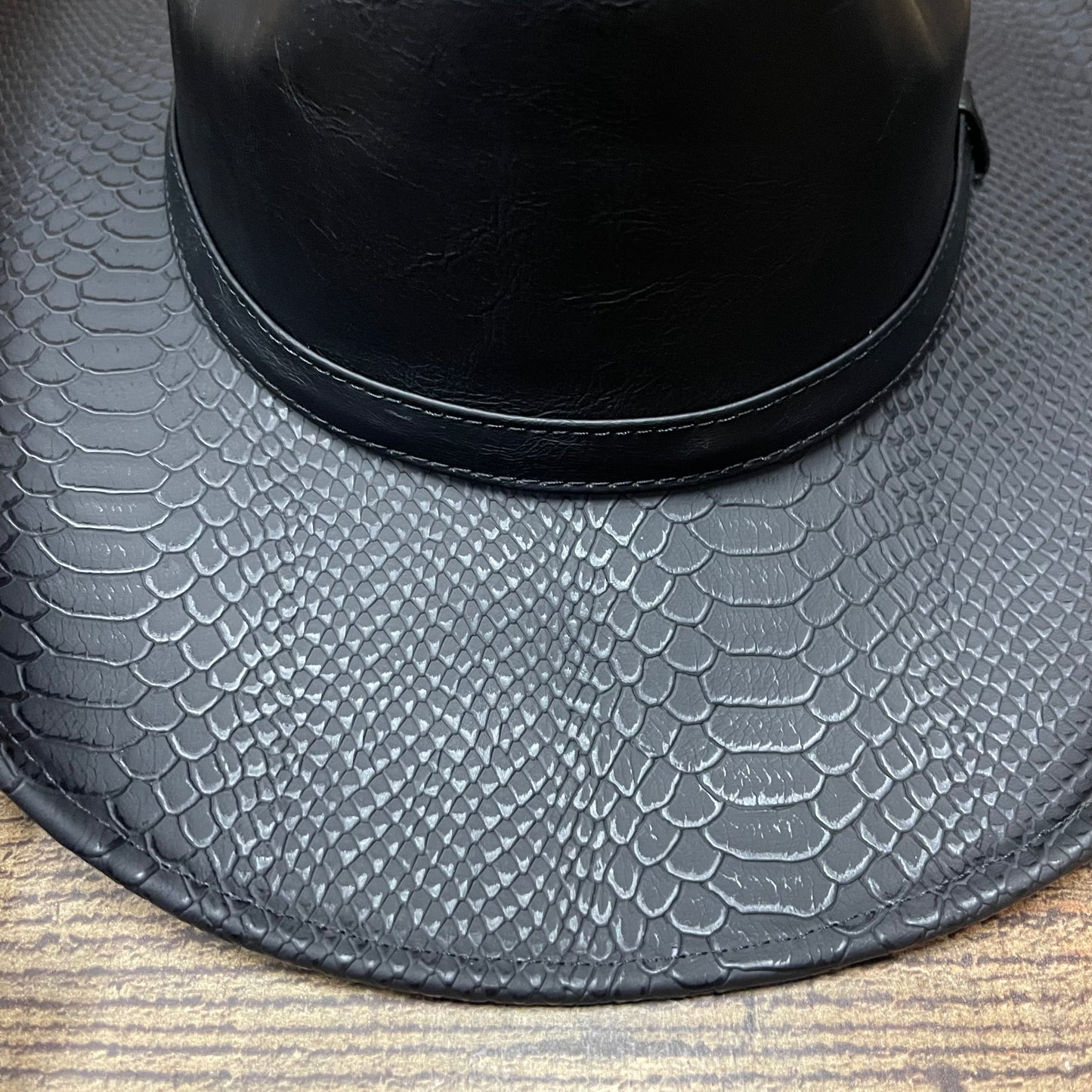 Rodeo Western Cowboy Cowgirl Wide Brim Leather-like Finish Hat Python Details