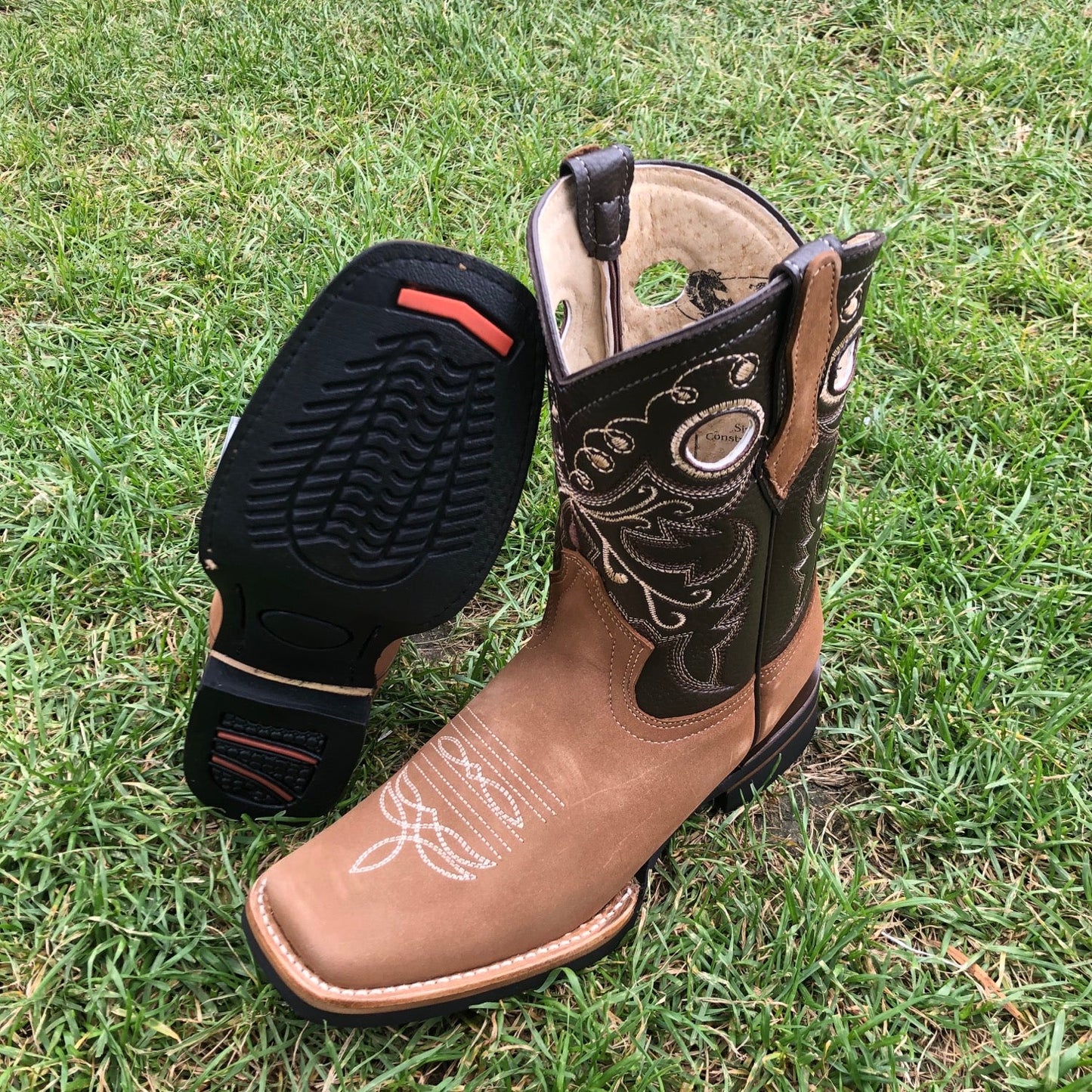 Woman's Western Cowgirl Rodeo Boots Oleobuck Rubber Sole Est.700 Rodeo Dama