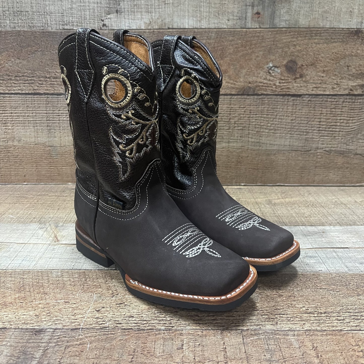 Botas vaqueras de rodeo para niño, precio estimado: 550